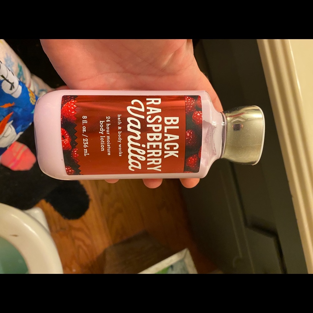 Black cherry blossom lotion